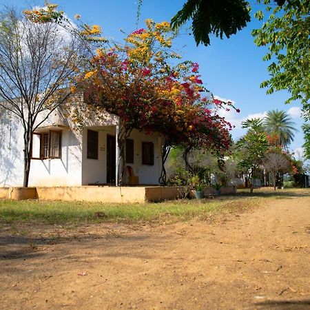 Hotel The Mountain Retreat Tiruvannāmalai Exterior foto