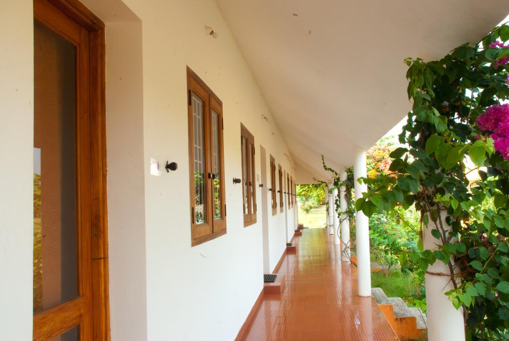 Hotel The Mountain Retreat Tiruvannāmalai Exterior foto